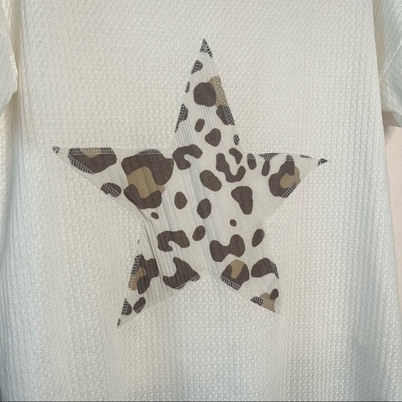 2/$25 Hopely White Leopard Cheetah Animal Print Star Oversized Stretchy Shirt S - Picture 11 of 15